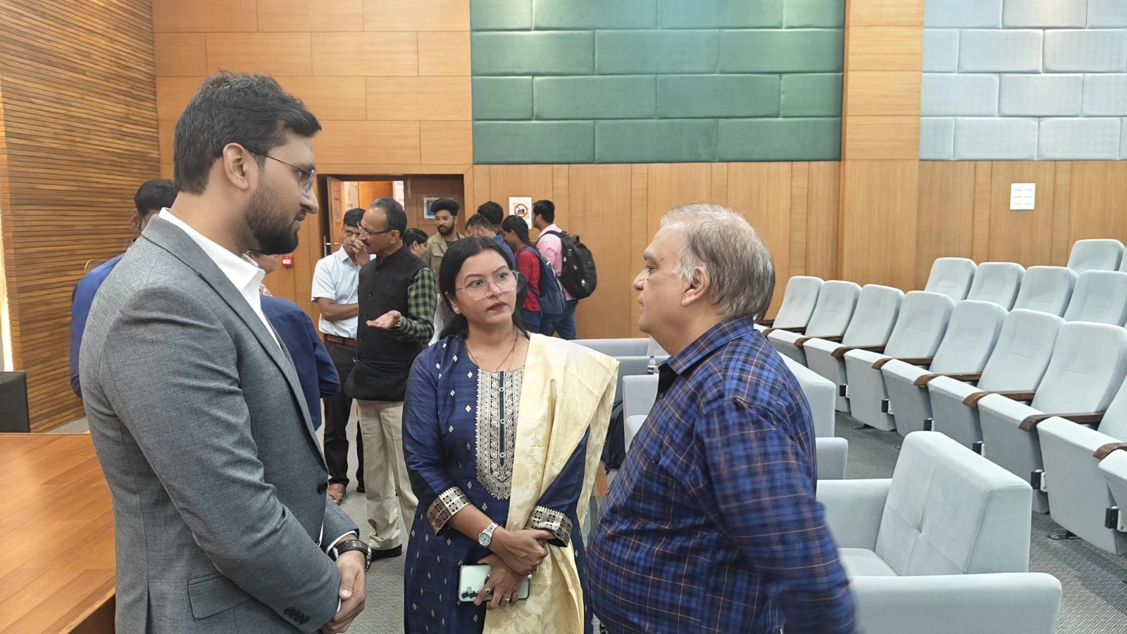 PHOTO-2025-12-14-18-03-13-1